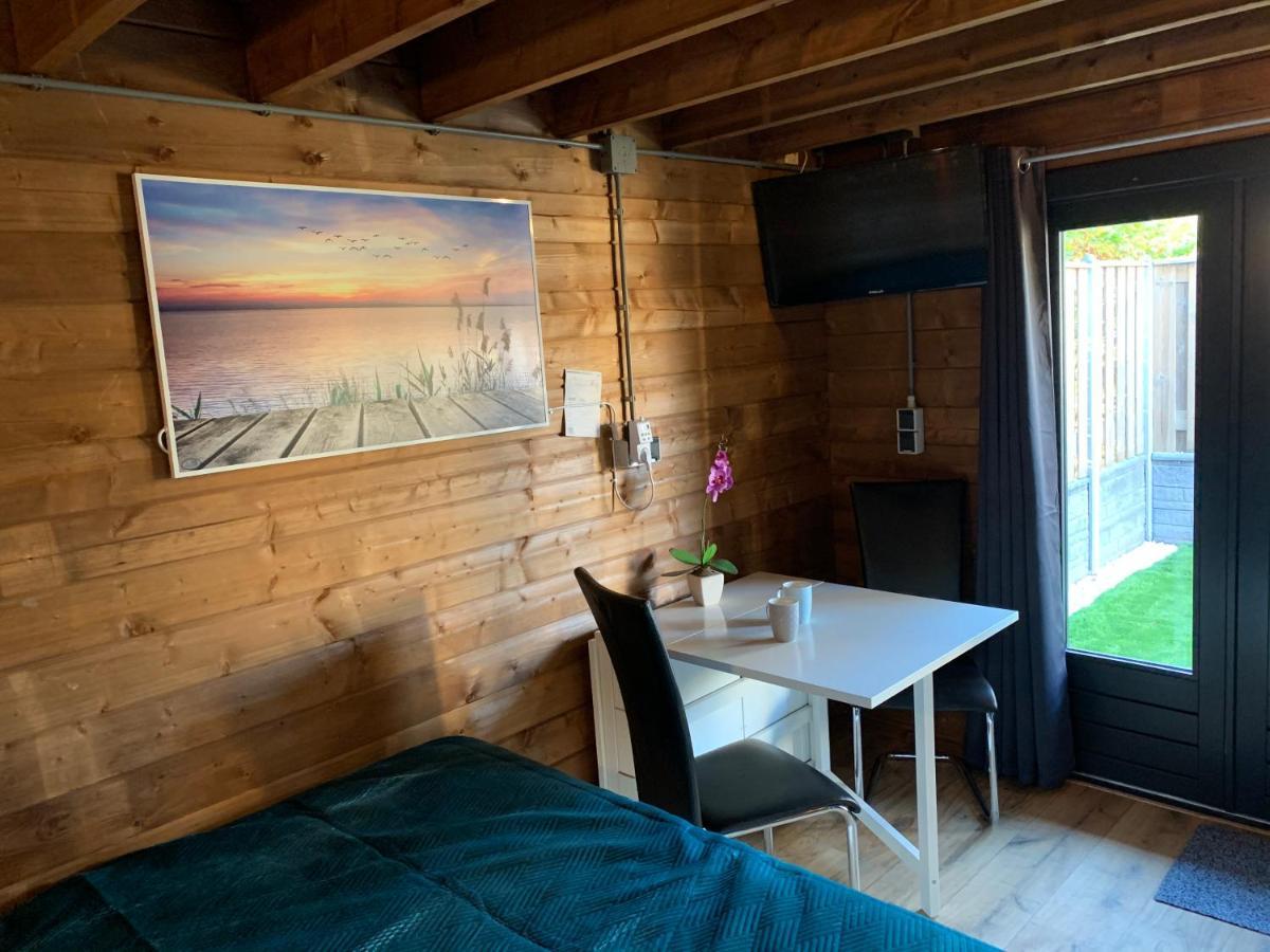 Chalet - B&B De Koog Uitgeest Bagian luar foto