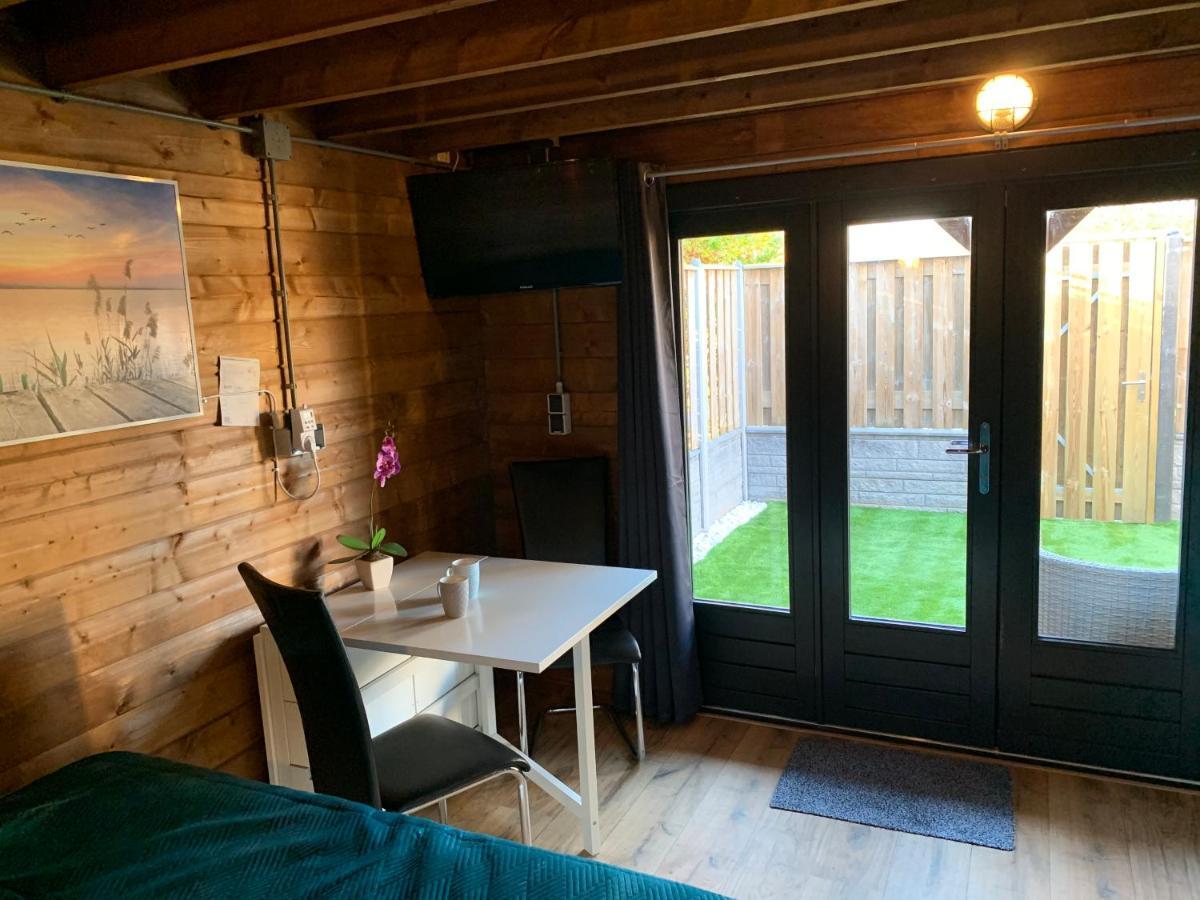Chalet - B&B De Koog Uitgeest Bagian luar foto